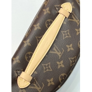 Сумка Louis Vuitton Bumbag из классической канвы Monogram с кожаной нашивкой